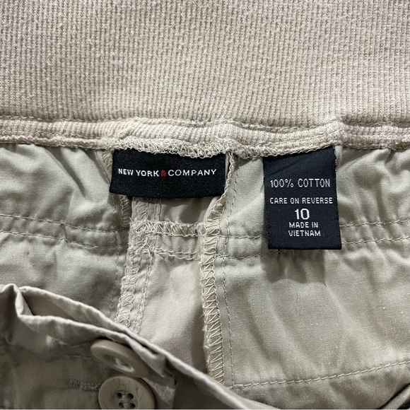 NEW YORK & CO. Y2K Khaki Beige Mid Rise Lightweight Cropped Capri Cargo Pants - Picture 13 of 14